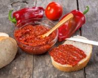 от СОФИЯ - ПРАЗНИК НА ЛЮТЕНИЦАТА В КУРТОВО КОНАРЕ